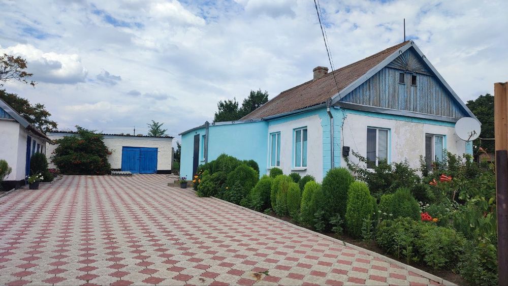 продається будинок