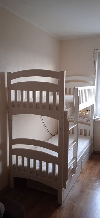 Ліжко двохярусне біле з ортопедичними матрацами та шухлядами