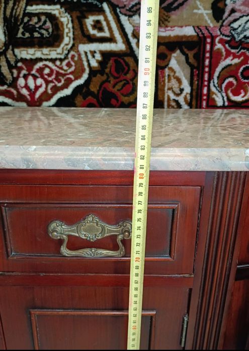 Consola / sapateira em madeira mogno com tampo em pedra granito