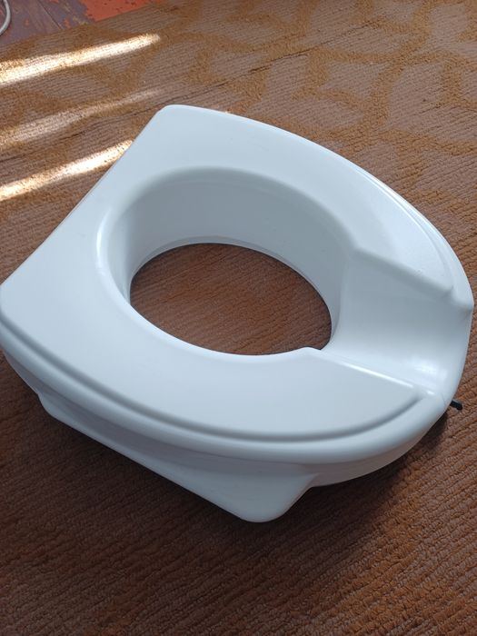 Сидіння на унітаз для людей з обмеженими можливостями