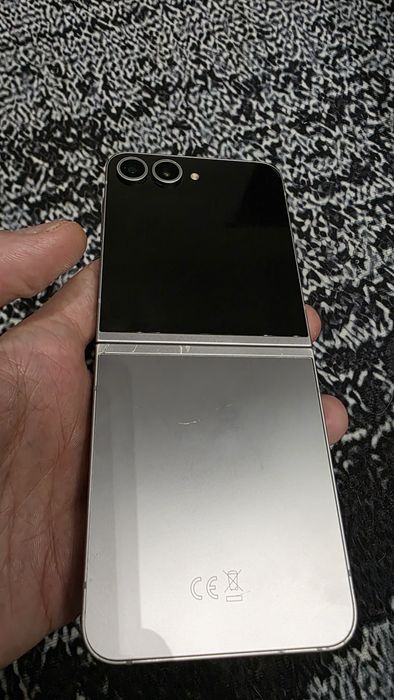 Samsung Galaxy Z Flip 6