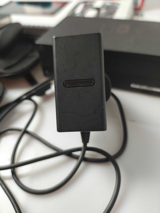 Konsola Nintendo Switch + etui + Super Mario Bross Delux bdb stan