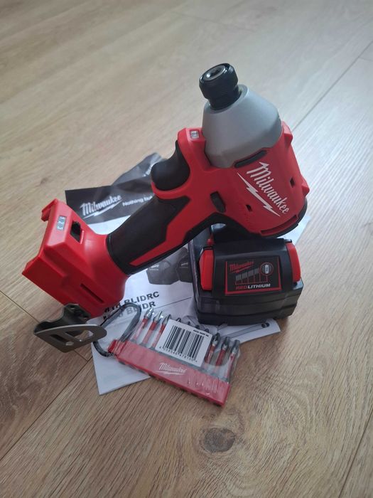 Zakrętarka Milwaukee +5ah bateria +Gratis zestaw bitow