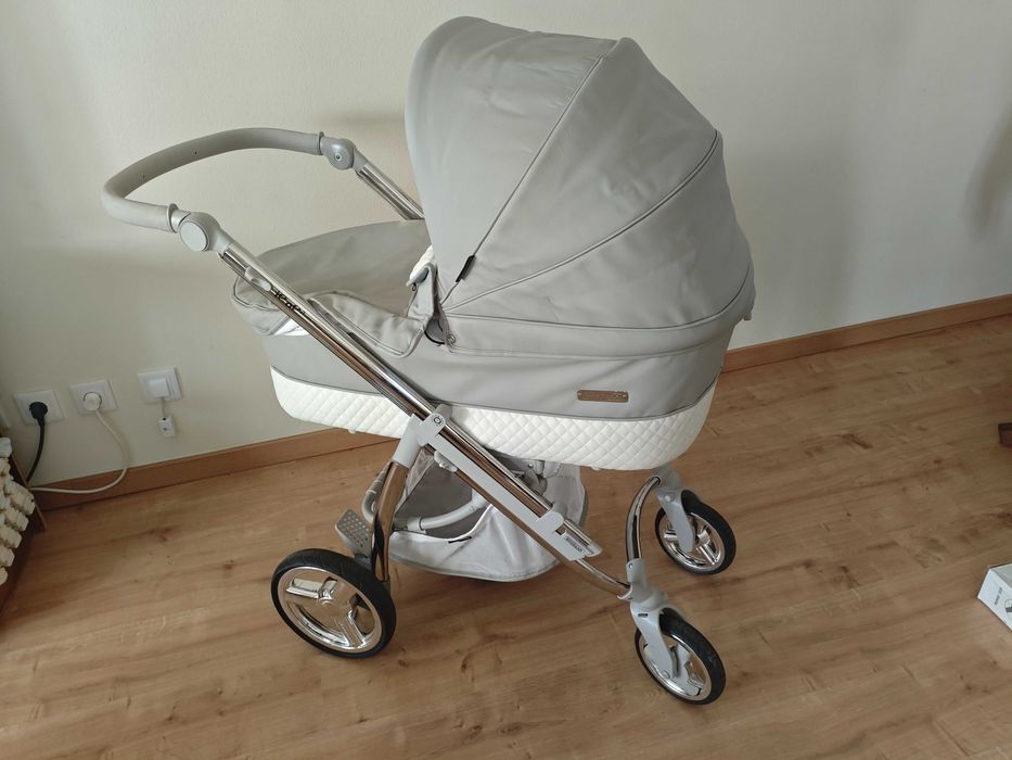 Carrinho Bébécar Ip-Op XL (Modelo 2022) + Ovo Easymaxi basic + Base Isofix