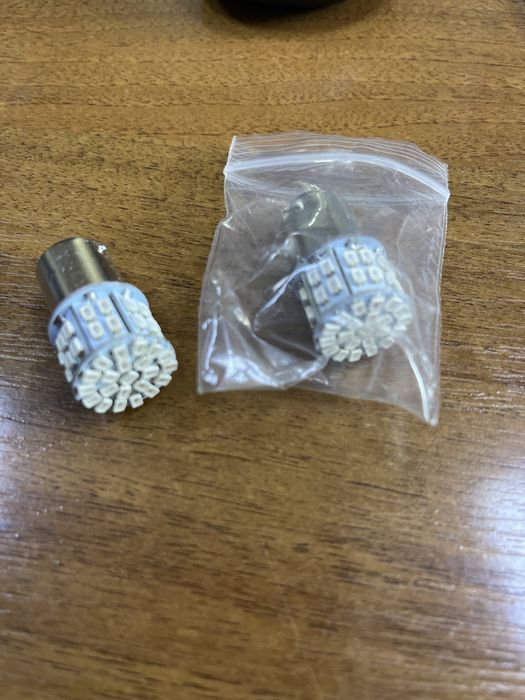 Лампа для жёлтого света в красные фонари