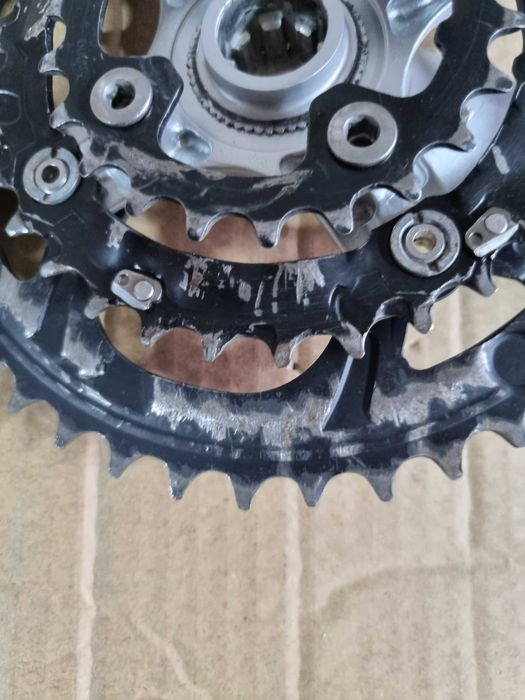 Korba prawe ramię Shimano m445, 175