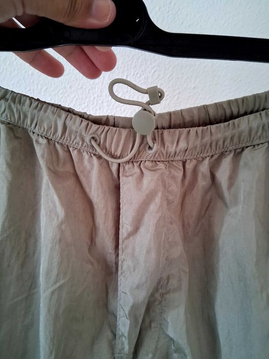 Calça H&M,com camisola Prettylittlething.