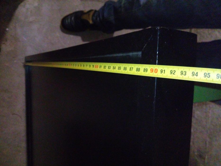 Stół pełne drewno, ciężki i stabilny, niski