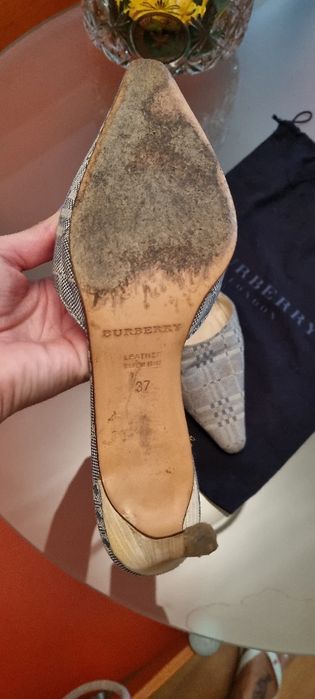 Mules marca Burberry