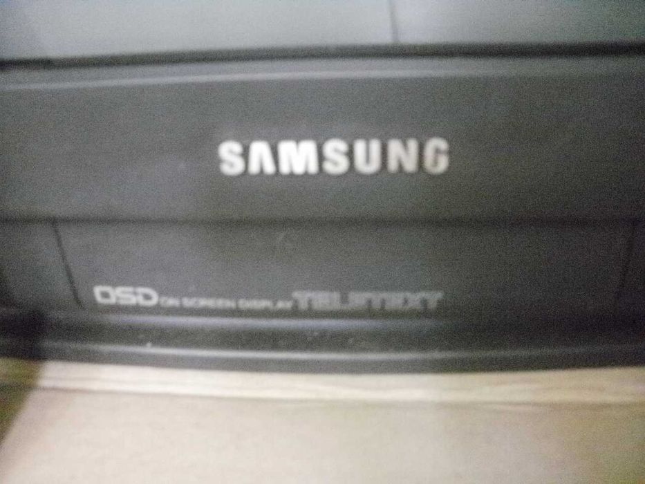 Терміново!Телевізор імпортний кольоровий 54см. Є пульт вхід т2