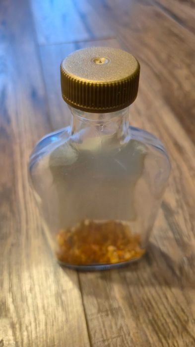 Sprzedam bursztyny w buteleczce na nalewkę