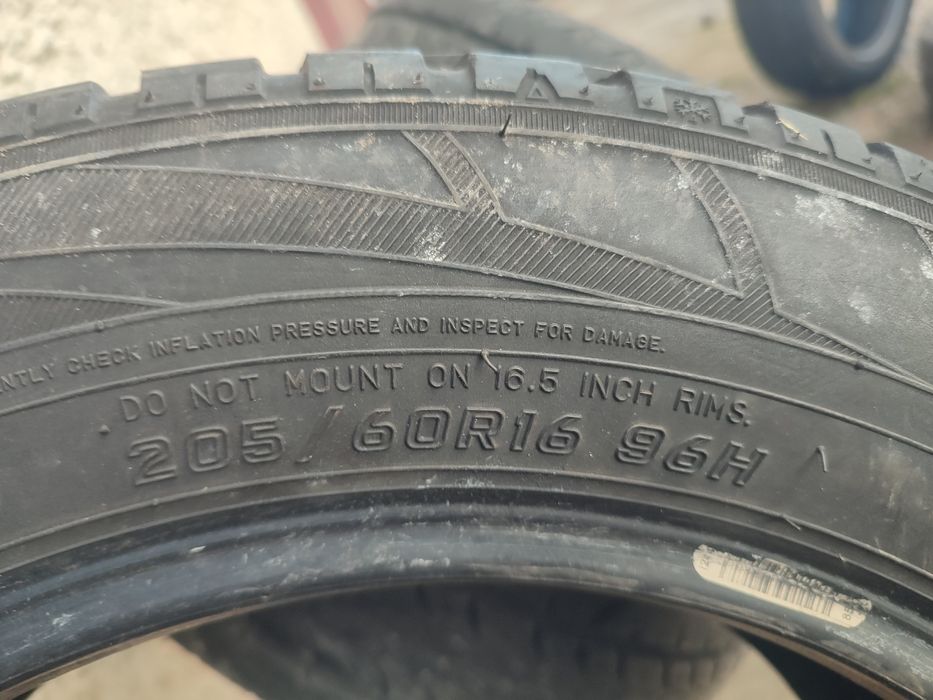 Pojedyncza opona Falken HS449 EuroWinter 205/60/16 96H