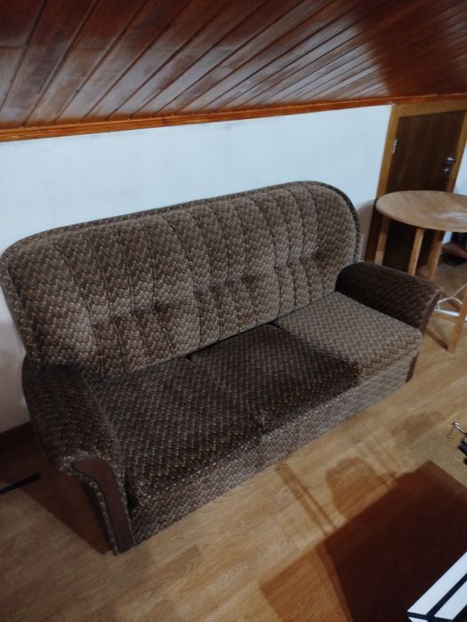 Sofá em bom estado, mas antigo