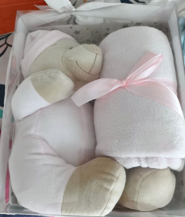 Conjunto bebé peluche + mantinha rosa – NOVO na caixa