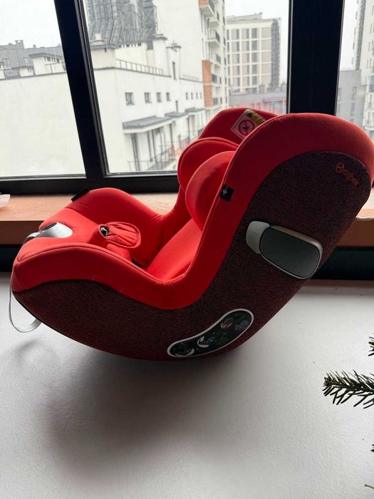 Дитяче автокрісло з базою Cybex Platinum  Sirona Ti, колір червоний
