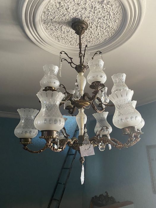 Candeeiro de 12 Lâmpadas – Elegante e Impactante