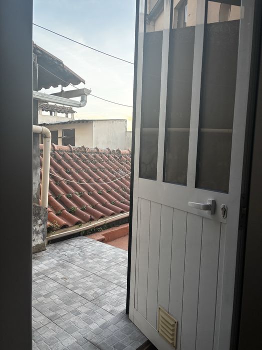 Alugo ao quarto , 4 quartos