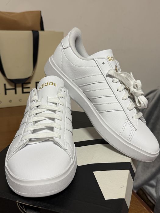 Кросовки  adidas