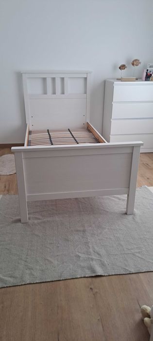 Cama solteiro cor branca c/ estrado - em muito bom estado