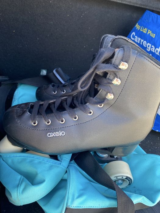 Patins pretos com saco