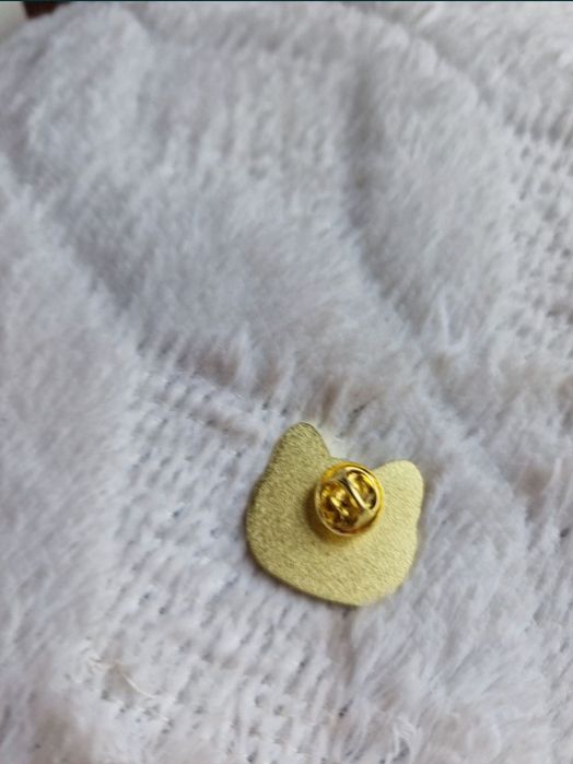 Przypinka pin wpinka pins złota broszka alternative gothic kot witch