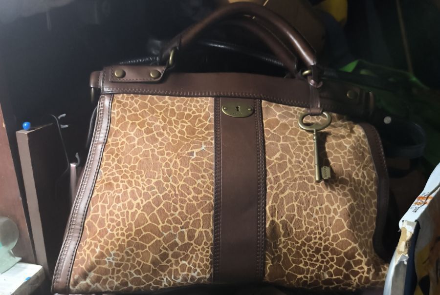 Натуральна шкіра+натур.хутро жирафа,бренд Fossil  немає довгого ремінц