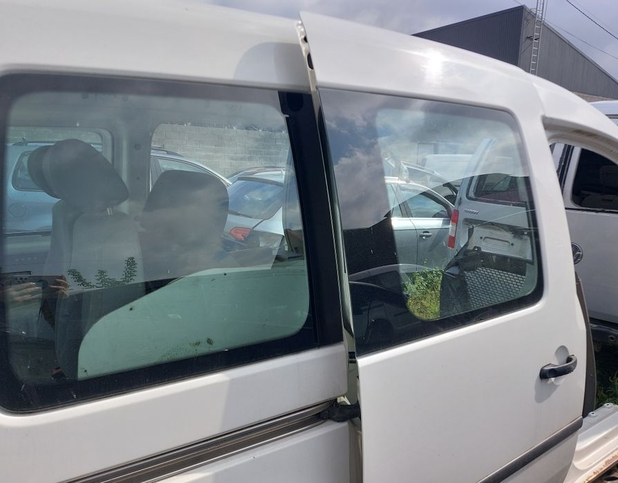 Бокове скло бічне на Фольцваген Каді Volkswagen Caddy 2010-2015 р