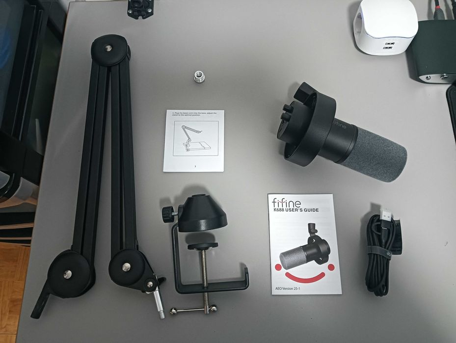 Microfone Podcast Fifine K688 XLR\USB (dinâmico) + Boom Arm Tonor T40