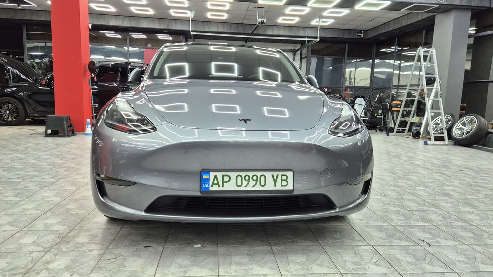 Tesla  Y  performance