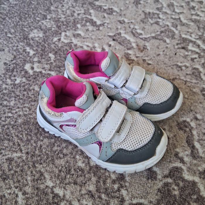 Босоніжки кросівки тапочки дівчинки розмір 26