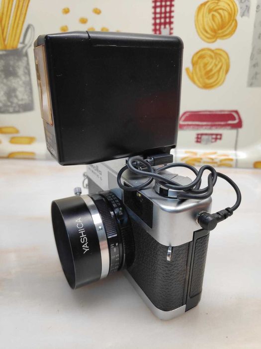 Máquina fotográfica Minolta Hi-Matic G c/ Extras