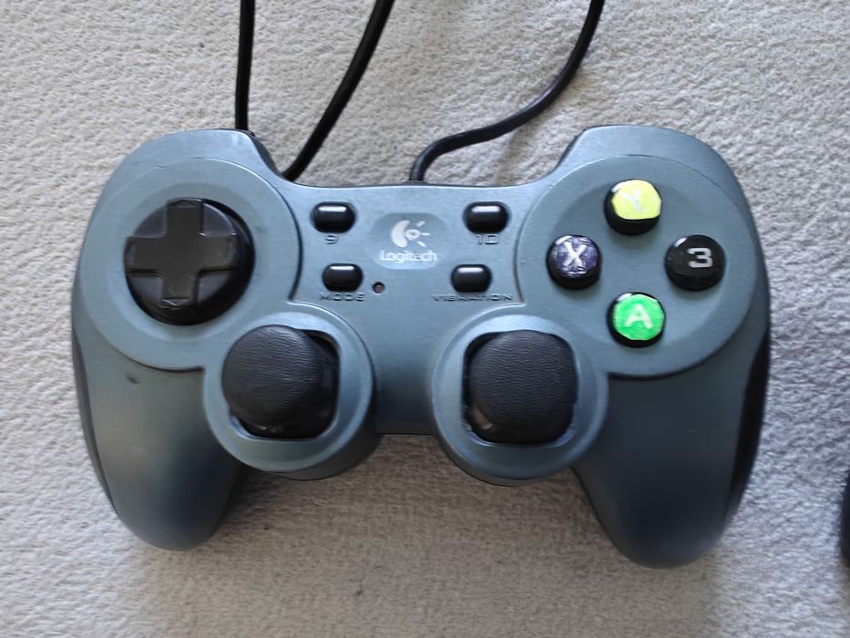 2 pady Logitech Rumblepad 2, kablowe USB