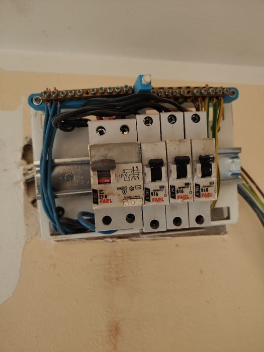 Kompleksowe Wykończenia Wnętrz Hydraulika –  Solidnie i Terminowo