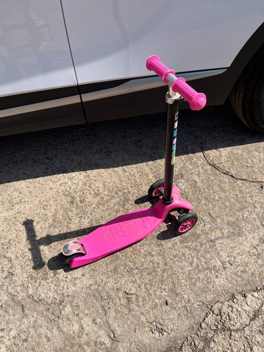 Самокат дитячий для дівчинки