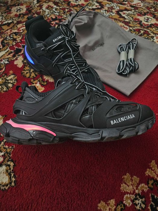 Balenciaga track 1 led