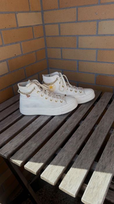 Sapatilhas Converse Chuck Taylor Plataforma Brancas com Corrente Dourada e Coração