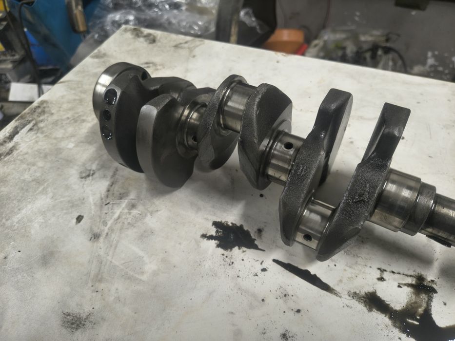 Wał korbowy Daihatsu DM 950 DTH