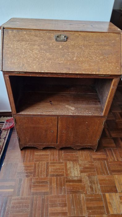 Escrivaninha de madeira