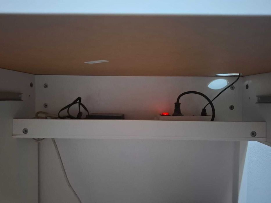 2 Secretárias + 2 Gavetas de Arrumação