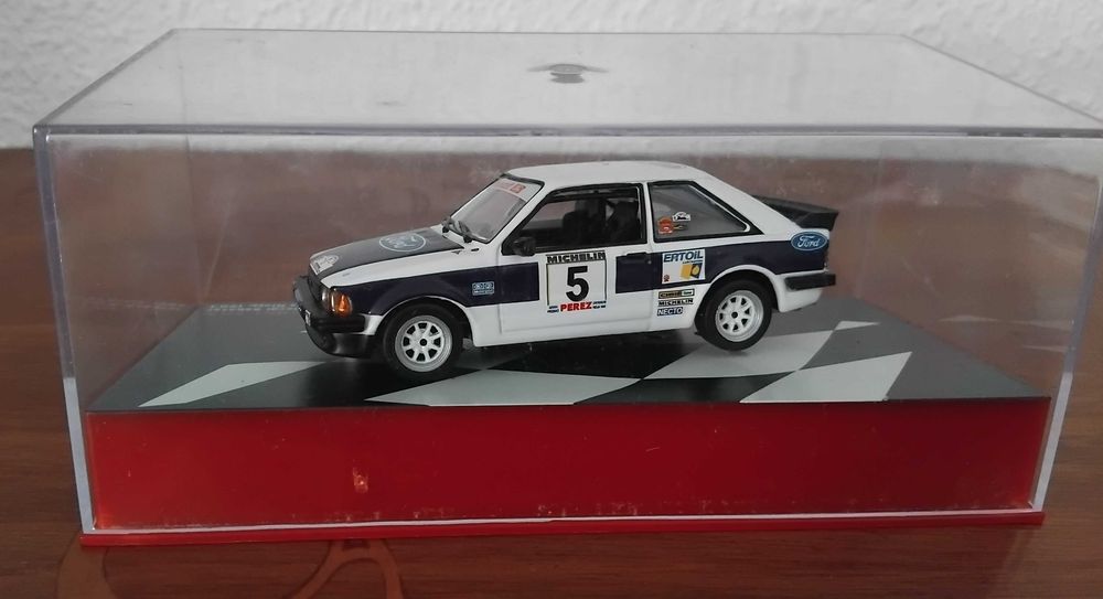 Vendo miniaturas da minha coleção Rally 1/43. Ford Escort, MG Metro, Peugeot 404, Renault Clio.   20€/un.