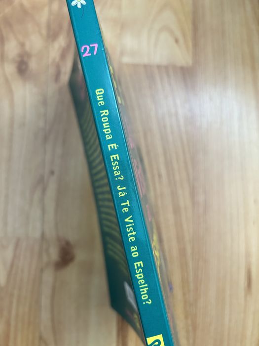 Livro “Que roupa é essa? Já te viste ao espelho?”, de Giulia Goy