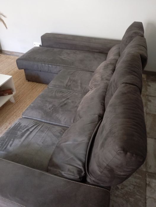 Sofá com Chaise Long e Arrumação