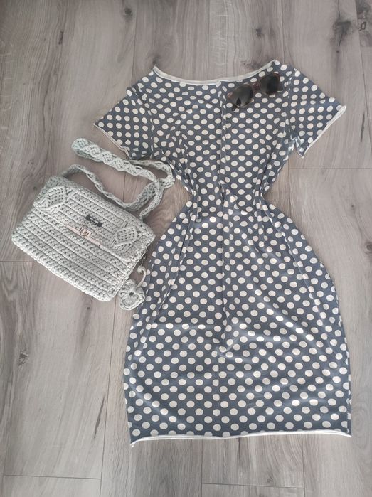 Sukienka w grochy r.M