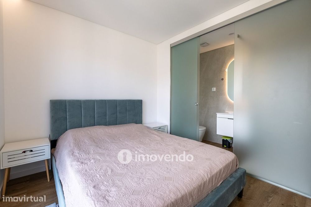 Apartamento T1+1, semi-novo, em Coimbra