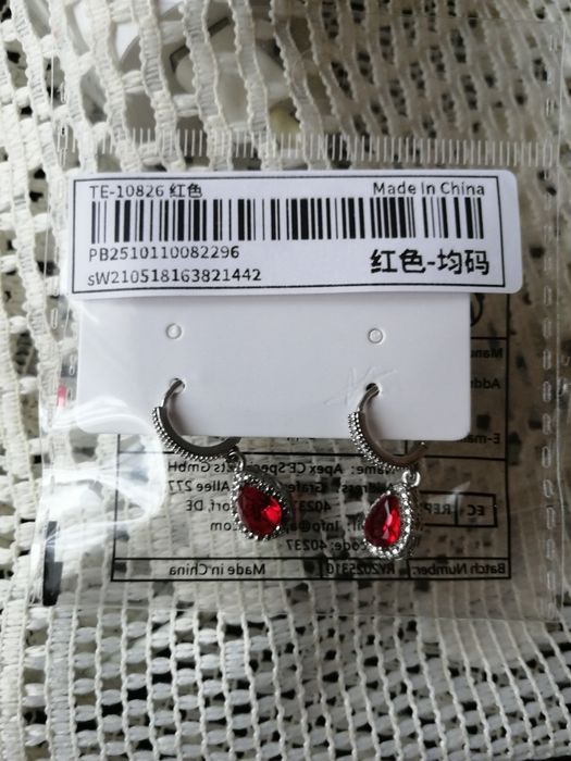 Nowe eleganckie błyszczące kolczyki wiszące czerwony kamień i cyrkonie