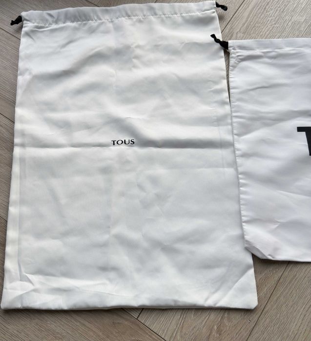 Białe worki firmy Tous