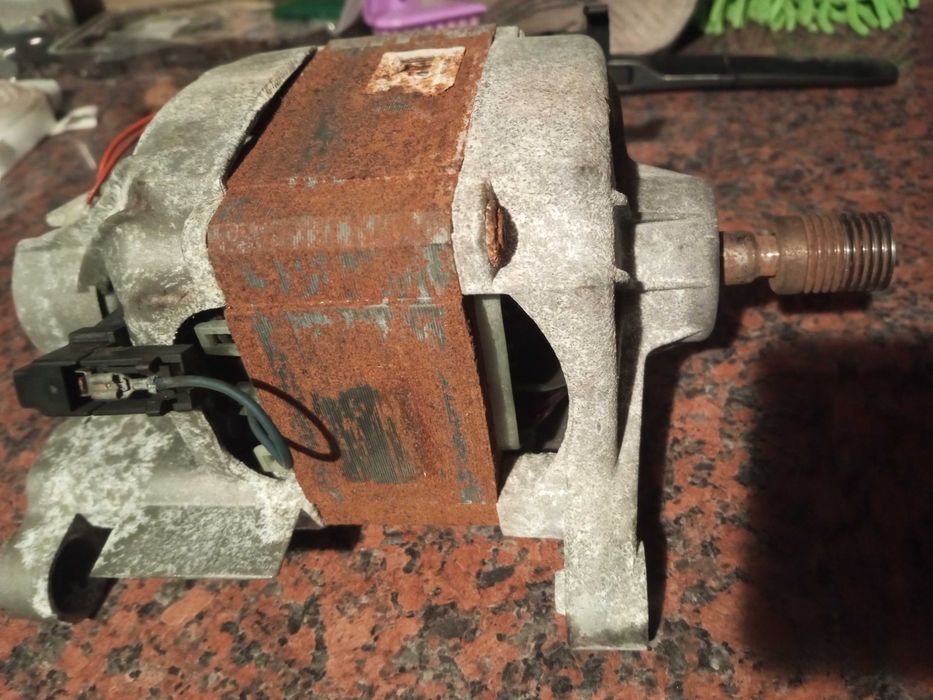 Продам двигун до стіральної машини "Електролюкс".