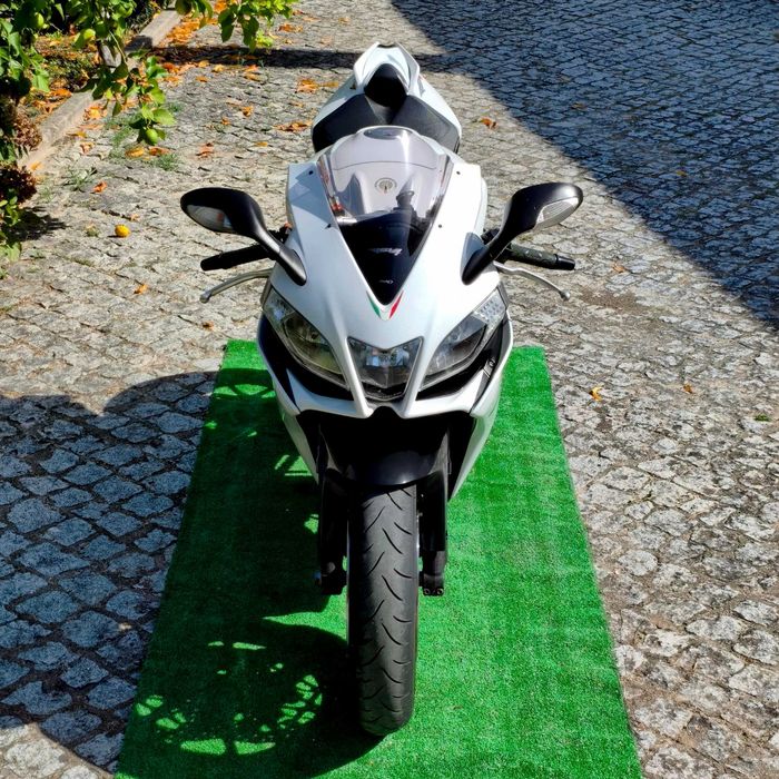 Aprilia RSV4 (De Livrete: 149kW / 201cv)