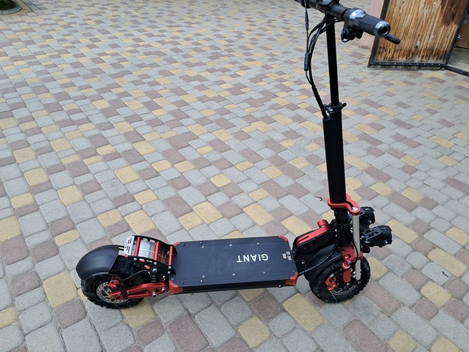 Електросамокат GIANT Outlander M11