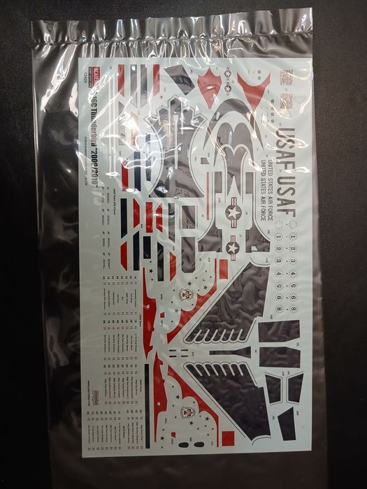 Academy Hobby Model Kits, F-16C Thunderbirds "2009/2010"
